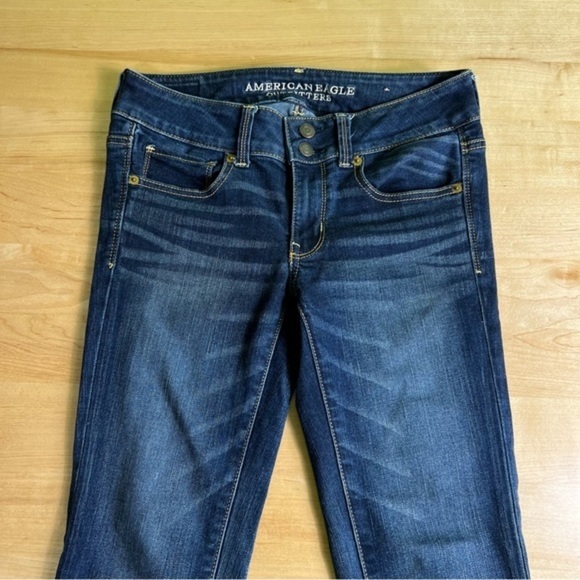 American Eagle Outfitters Denim - American Eagle super stretch artist crop jeans size 4